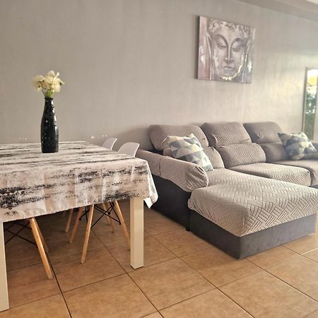 Spacious Independent Chalet Next The Airport - Sea 산이시드로 외부 사진
