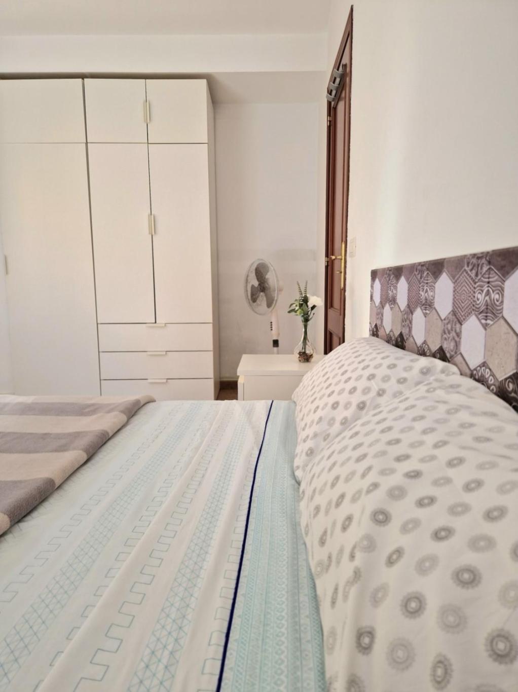 Spacious Independent Chalet Next The Airport - Sea 산이시드로 외부 사진