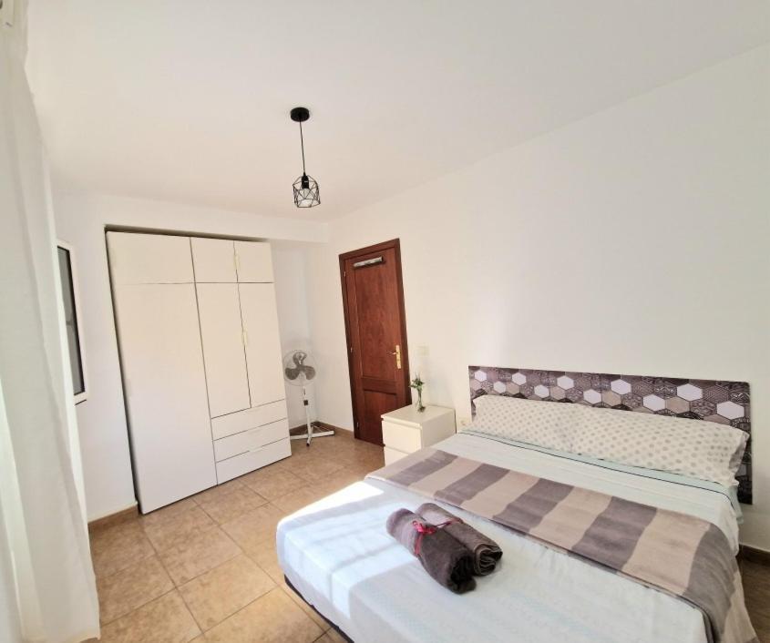 Spacious Independent Chalet Next The Airport - Sea 산이시드로 외부 사진