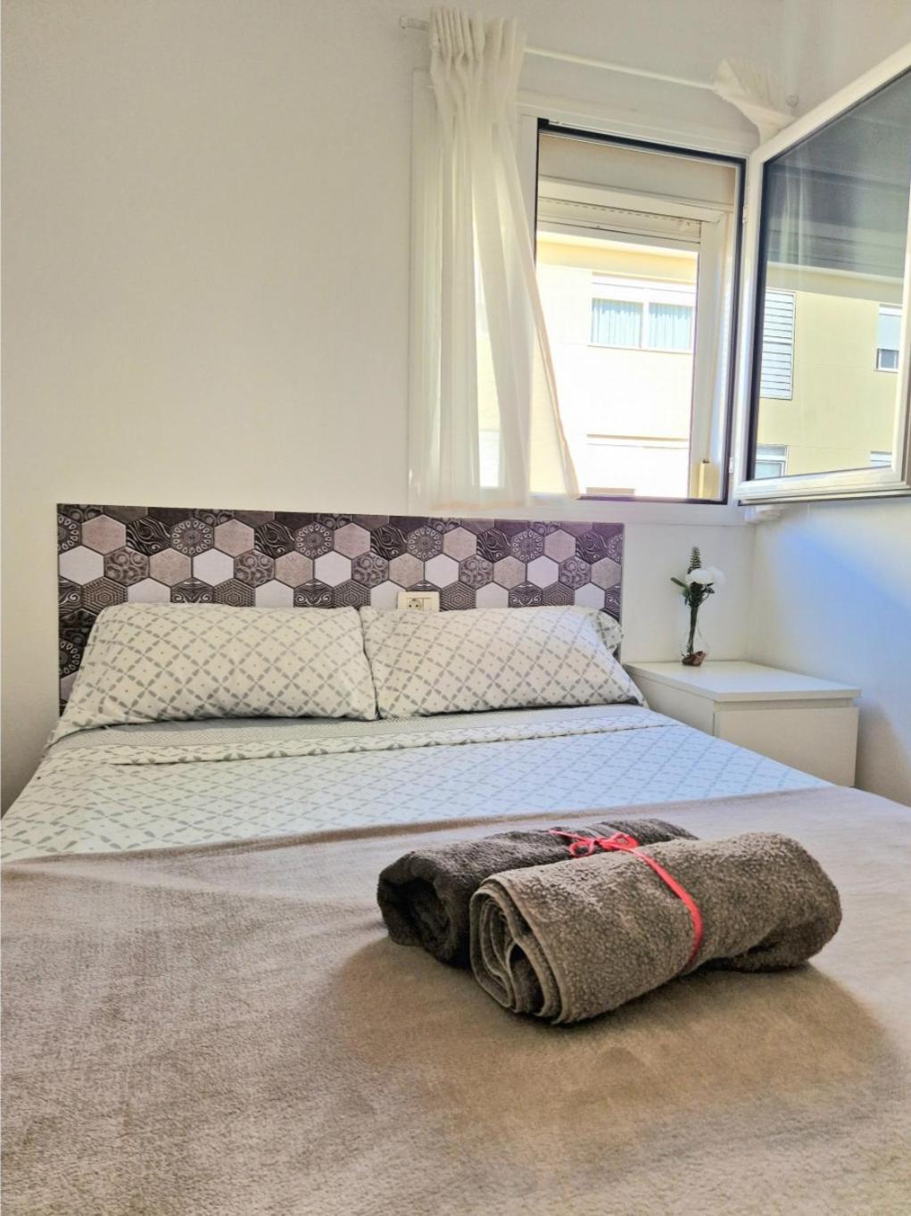 Spacious Independent Chalet Next The Airport - Sea 산이시드로 외부 사진