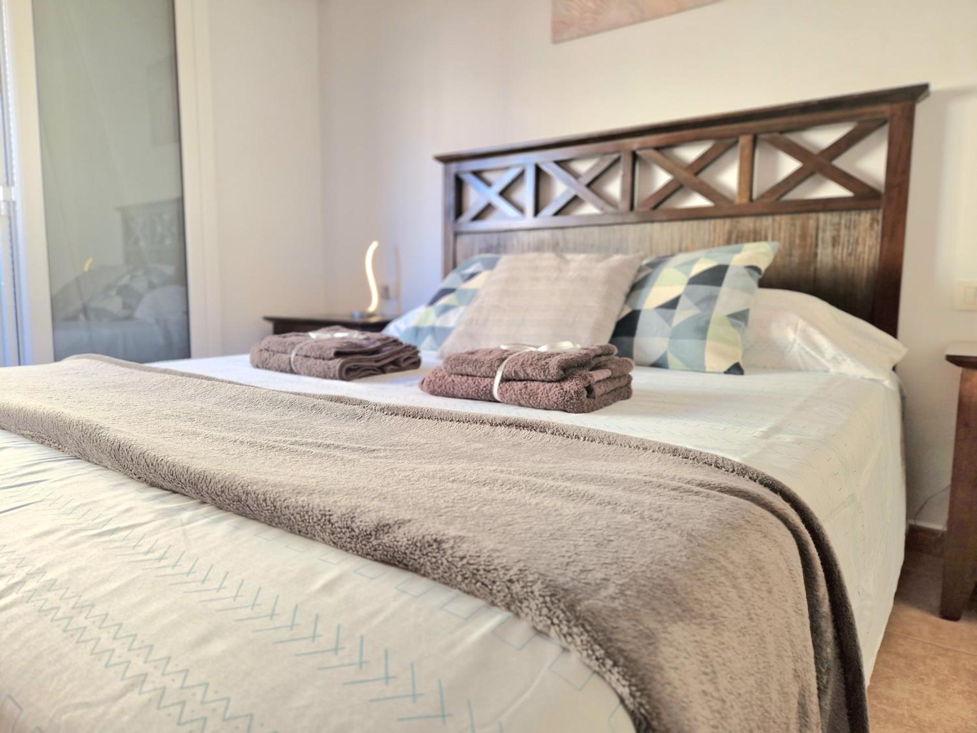 Spacious Independent Chalet Next The Airport - Sea 산이시드로 외부 사진