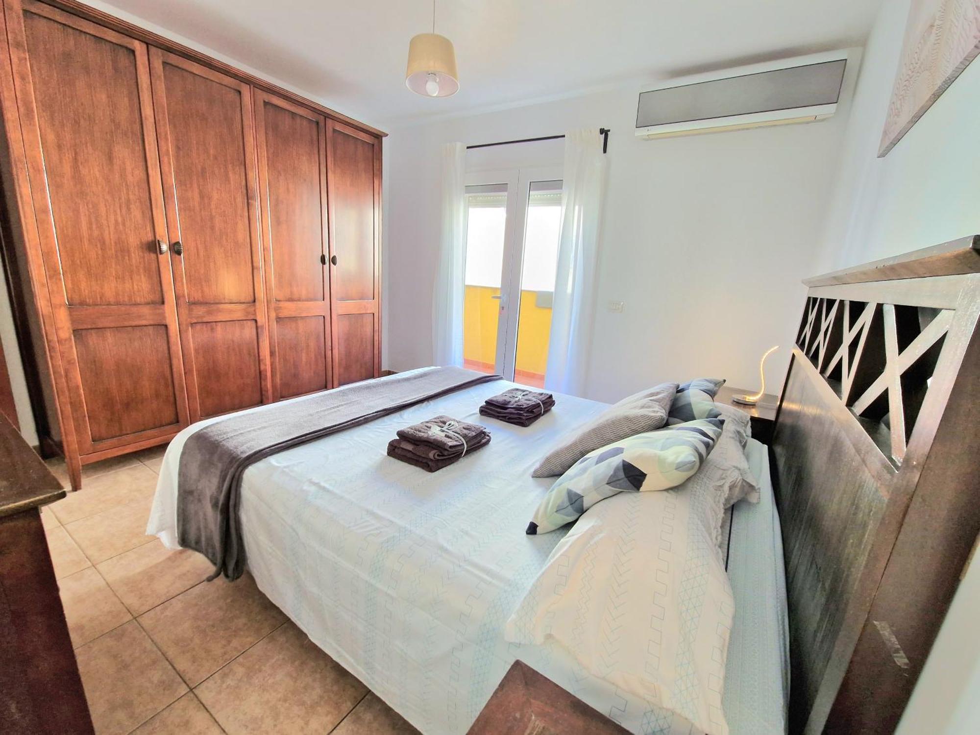 Spacious Independent Chalet Next The Airport - Sea 산이시드로 외부 사진